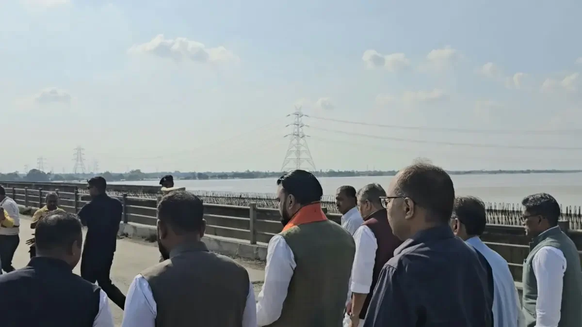 Bihar CM Samrat Choudhary Conducts Aerial Survey of Flood-Hit East Champaran