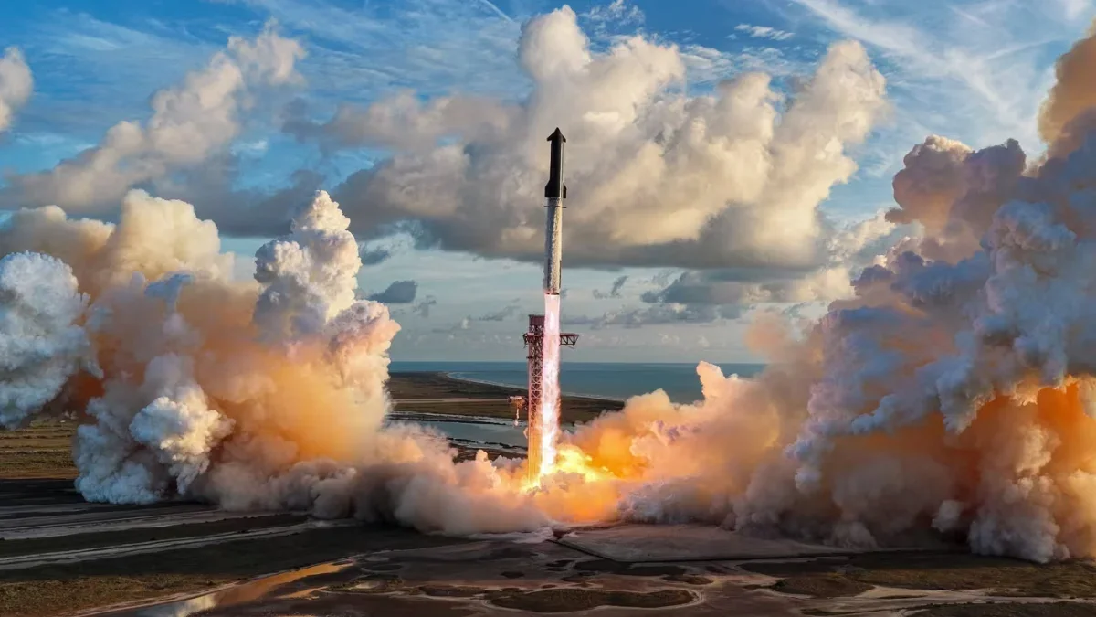 SpaceX Megarocket Success Spurs Industry Crisis
